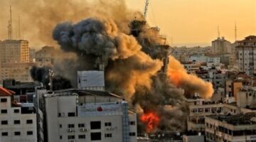 فلسطين.. قصف مدفعي مكثف غرب مدينة بيت لاهيا شمالي قطاع غزة