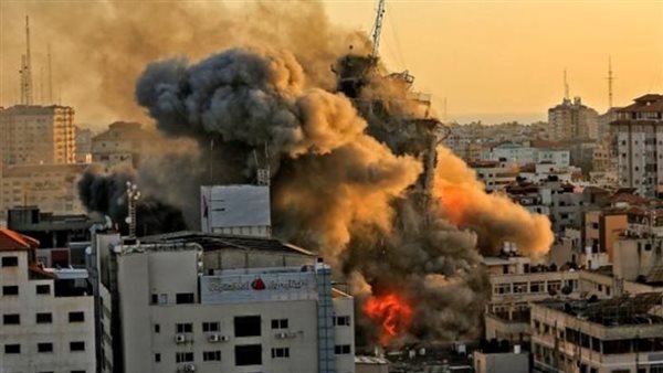 جيش الاحتلال يشن قصفًا مدفعيًا على شمال رفح الفلسطينية جنوب قطاع غزة