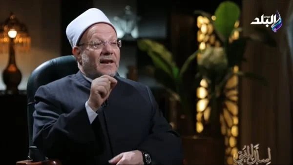 متى يجوز الصلاة بالحذاء.. المفتي السابق يحسم الجدل متى يجوز الصلاة بالحذاء.. المفتي السابق يحسم الجدل