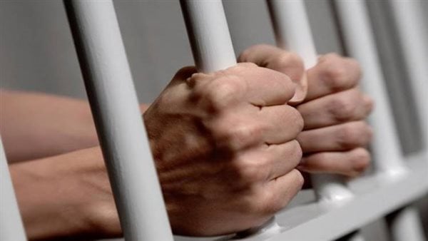 محاكمة عاطل بتهمة التعدي على جاره في عين شمس