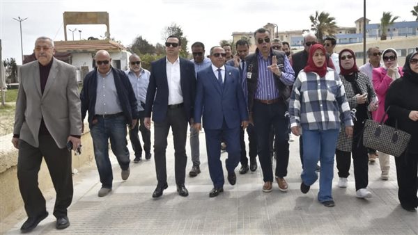 محافظ بورسعيد يخوض ثورة للتصحيح في ملفات تخطيط الشوارع والتعديات والنظافة.. ومواطنون: نشعر بالتغيير محافظ بورسعيد يخوض ثورة للتصحيح في ملفات تخطيط الشوارع والتعديات والنظافة.. ومواطنون: نشعر بالتغيير