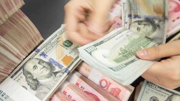 اليوان يتراجع لأدنى مستوى منذ 2007 وسط توتر تجاري متصاعد اليوان يتراجع لأدنى مستوى منذ 2007 وسط توتر تجاري متصاعد