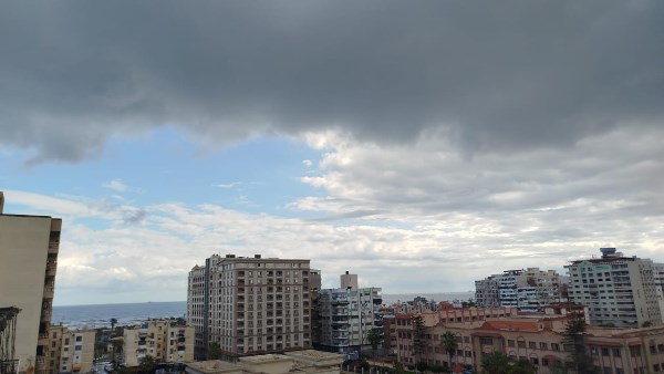 بعد رياح رملية.. سقوط أمطار و السحب تغطي سماء بورسعيد | صور بعد رياح رملية.. سقوط أمطار و السحب تغطي سماء بورسعيد | صور