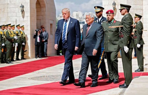 السلطة لويتكوف: مستعّدون لمحاربة (حماس) للسيطرة على القطاع.. رغم اعتباره القدس عاصمةً أبديّةً للكيان وطرح ضمّ الضفّة واقتراحه بتهجير الغزيين.. عبّاس وسلطته يستجدون ترامب لإعادة العلاقة الـ “المقطوعة” لأجل الفُتات السلطة لويتكوف: مستعّدون لمحاربة (حماس) للسيطرة على القطاع.. رغم اعتباره القدس عاصمةً أبديّةً للكيان وطرح ضمّ الضفّة واقتراحه بتهجير الغزيين.. عبّاس وسلطته يستجدون ترامب لإعادة العلاقة الـ “المقطوعة” لأجل الفُتات