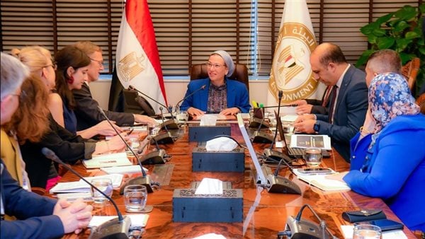 وزيرة البيئة تلتقي وفدا من رجال الأعمال الفرنسيين لتعزيز الاستثمارات الداعمة للتحول الأخضر في مصر وزيرة البيئة تلتقي وفدا من رجال الأعمال الفرنسيين لتعزيز الاستثمارات الداعمة للتحول الأخضر في مصر