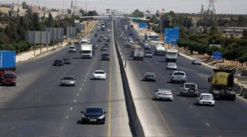 على طريق المطار.. طارت صورة الزعيم وحل &quot;عهد جديد&quot; (فيديو)