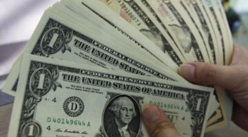 أسعار الدولار الأمريكي مقابل الجنيه في البنوك اليوم