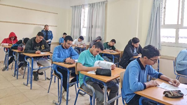 25 صورة ترصد أجواء آخر أيام امتحانات الميدتيرم لطلاب مدارس المتفوقين 25 صورة ترصد أجواء آخر أيام امتحانات الميدتيرم لطلاب مدارس المتفوقين