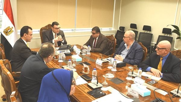 وزير الإسكان يتابع الموقف التنفيذي لمشروعات إحياء القاهرة الخديوية وزير الإسكان يتابع الموقف التنفيذي لمشروعات إحياء القاهرة الخديوية