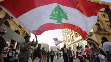 صحيفة لبنانية تكشف عن طلب أمريكي لبعض الدول الخليجية بقطع التمويل المالي عن لبنان في المرحلة الحالية.. لهذا السبب