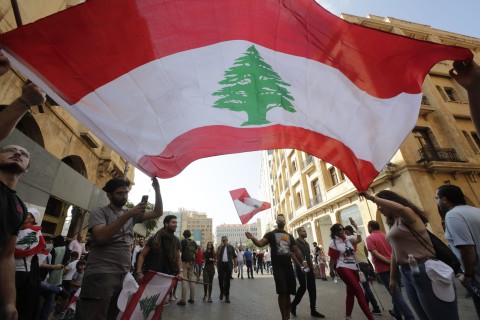صحيفة لبنانية تكشف عن طلب أمريكي لبعض الدول الخليجية بقطع التمويل المالي عن لبنان في المرحلة الحالية.. لهذا السبب صحيفة لبنانية تكشف عن طلب أمريكي لبعض الدول الخليجية بقطع التمويل المالي عن لبنان في المرحلة الحالية.. لهذا السبب