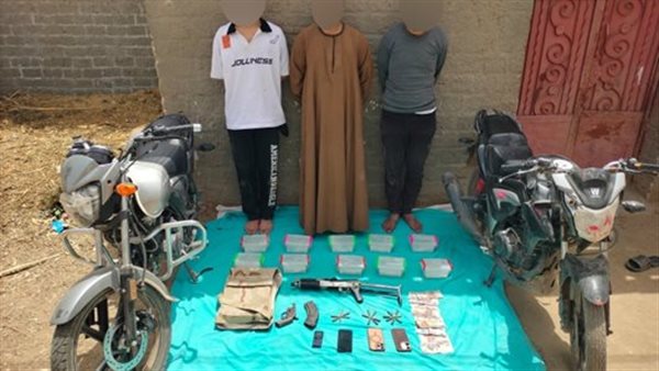الداخلية تعلن مصرع زعيم تشكيل عصابي بعد تبادل إطلاق النار مع الشرطة بسوهاج الداخلية تعلن مصرع زعيم تشكيل عصابي بعد تبادل إطلاق النار مع الشرطة بسوهاج