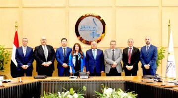 كامل الوزير يشهد توقيع ثلاثة عقود بين السكة الحديد وبرجروس ريل الأمريكية