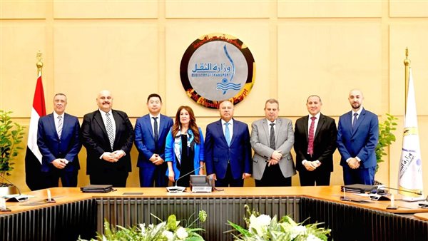 كامل الوزير يشهد توقيع ثلاثة عقود بين السكة الحديد وبرجروس ريل الأمريكية كامل الوزير يشهد توقيع ثلاثة عقود بين السكة الحديد وبرجروس ريل الأمريكية