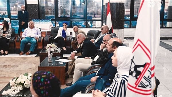شوبير لـ مسؤولي الزمالك: شيلوا موضوع المظلومية من دماغكم شوبير لـ مسؤولي الزمالك: شيلوا موضوع المظلومية من دماغكم