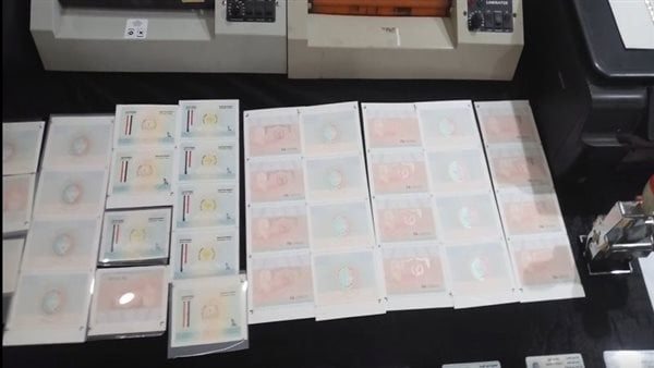 إحالة 13 سودانيًا ومصريًا بتهمة تزوير رخص سيارات بالتجمع والسلام للمحاكمة إحالة 13 سودانيًا ومصريًا بتهمة تزوير رخص سيارات بالتجمع والسلام للمحاكمة