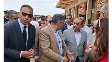 مستشار رئيس الجمهورية للتنمية المحلية ومحافظ الجيزة فى جولة تفقدية بالمنطقة الأثرية للاهرامات