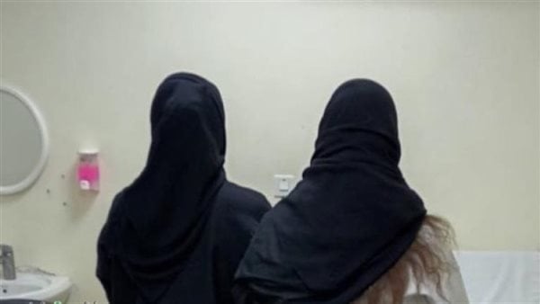 الساعة بـ 25 ألف جنيه.. السجن 3 سنوات لـ مغربيتين بتهمة ممارسة الدعارة في عابدين الساعة بـ 25 ألف جنيه.. السجن 3 سنوات لـ مغربيتين بتهمة ممارسة الدعارة في عابدين