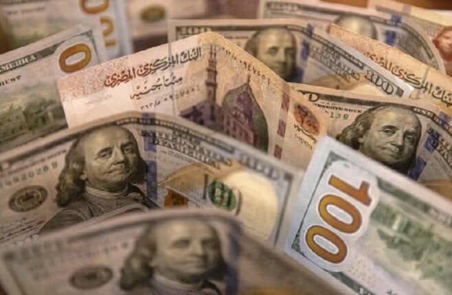 الجنيه يرتفع أمام الدولار بعد الخفض المؤقت للرسوم الجمركية وتوقف تخارج الأجانب الجنيه يرتفع أمام الدولار بعد الخفض المؤقت للرسوم الجمركية وتوقف تخارج الأجانب