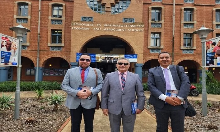 رئيس جامعة السويس يبحث آفاق التعاون البحثي والتبادل الطلابي مع بريتوريا رئيس جامعة السويس يبحث آفاق التعاون البحثي والتبادل الطلابي مع بريتوريا