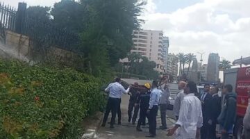السيطرة على حريق أشجار سور فندق شهير على كورنيش التحرير | صور