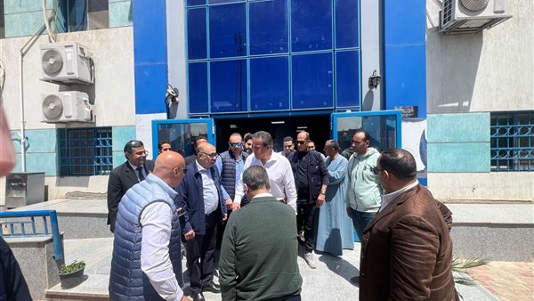 وزير الصحة يتفقد عددًا من المنشآت الطبية بمحافظة أسيوط وزير الصحة يتفقد عددًا من المنشآت الطبية بمحافظة أسيوط