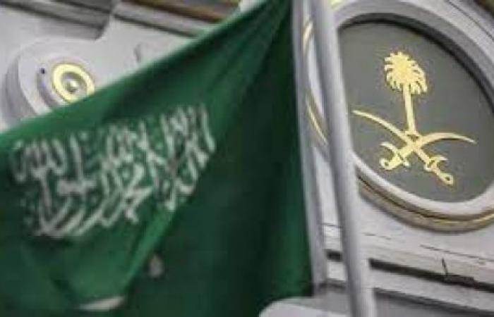 عاجل ورسمياً: السعودية تعلن تسهيلات جديدة تسمح لآلاف المقيمين في المملكة الحصول على الاقامة الذهبية بسهولة وبأقل رسوم عاجل ورسمياً: السعودية تعلن تسهيلات جديدة تسمح لآلاف المقيمين في المملكة الحصول على الاقامة الذهبية بسهولة وبأقل رسوم