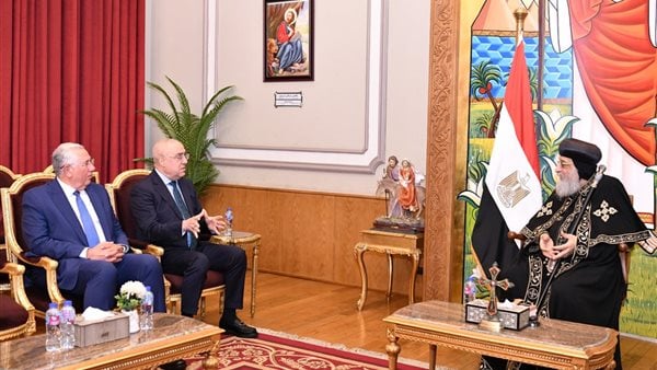 رئيس حزب الجبهة الوطنية والأمين العام يزوران البابا تواضروس الثاني رئيس حزب الجبهة الوطنية والأمين العام يزوران البابا تواضروس الثاني