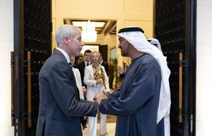 رئيس الدولة يؤكد خلال استقباله وزير الطاقة الأميركي حرص الإمارات على تعزيز أمن الطاقة العالمي رئيس الدولة يؤكد خلال استقباله وزير الطاقة الأميركي حرص الإمارات على تعزيز أمن الطاقة العالمي