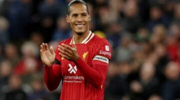 فيرجيل فان دايك يجدد تعاقده مع ليفربول حتى 2027
