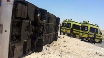 إصابة سائق ببتر في الذراع في انقـ.ـلاب أتوبيس على الطريق الصحراوي بسوهاج