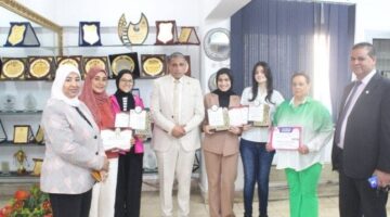 وكيل «تعليم الجيزة» يكرم الطلاب والطالبات الفائزين في مسابقة حظ وشطارة
