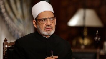 الإمام الأكبر يعزي رئيس جامعة الأزهر في وفاة والده