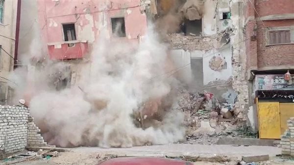 حي الجمرك بالإسكندرية يزيل 46 عقارا آيلا للسقوط خوفا على أرواح المواطنين حي الجمرك بالإسكندرية يزيل 46 عقارا آيلا للسقوط خوفا على أرواح المواطنين