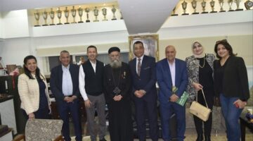 وفد من محافظة بورسعيد يزور عددًا من الكنائس لتقديم التهنئة بعيد القيامة المجيد.. صور