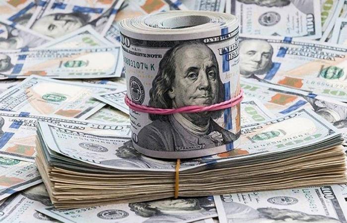 الدولار يتراجع 1 % مقابل اليورو الدولار يتراجع 1 % مقابل اليورو
