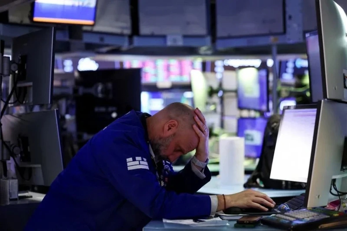 انهيار الأسهم الأمريكية مع تصاعد الحرب التجارية مع الصين.. “ناسداك” يتراجع 4.8% انهيار الأسهم الأمريكية مع تصاعد الحرب التجارية مع الصين.. “ناسداك” يتراجع 4.8%