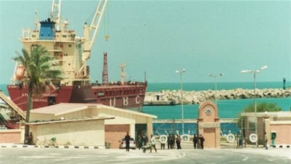 إعادة فتح ميناء العريش البحري بعد تحسن الأحوال الجوية إعادة فتح ميناء العريش البحري بعد تحسن الأحوال الجوية