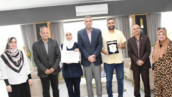 أخبار أسوان| تكريم الأولى على الجمهورية في حفظ القرآن.. وغرامة 50 ألف جنيه للمحلات المخالفة أخبار أسوان| تكريم الأولى على الجمهورية في حفظ القرآن.. وغرامة 50 ألف جنيه للمحلات المخالفة