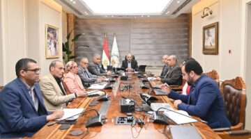 وزير الري يتابع مشروعات المياه ويوجه بحل المعوقات.. و”كيتشنر” في المقدمة