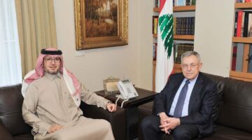 السفير السعودي لدى لبنان وليد بخاري يزور السنيورة (صور)