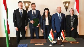 كامل الوزير يشهد توقيع مذكرة تفاهم بين وزارتي البيئة المصرية والطاقة المجرية