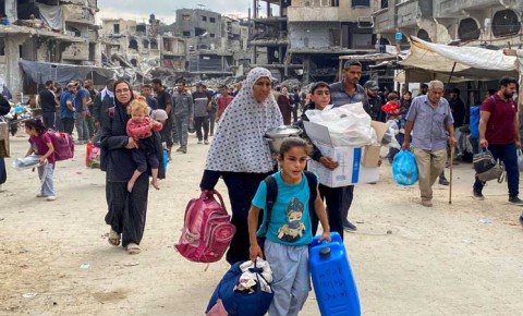 الأونروا تقدر نزوح 400 ألف فلسطيني بغزة منذ استئناف الإبادة الأونروا تقدر نزوح 400 ألف فلسطيني بغزة منذ استئناف الإبادة