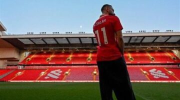 رغم زيادة راتبه.. تضحية محمد صلاح تحسم بقاءه في ليفربول