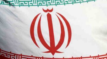 نيزافيسيمايا غازيتا: يحاولون إخراج إيران من خنادقها