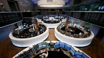 الأسهم الأوروبية ترتفع لكنها تتجه لثالث خسائر أسبوعية