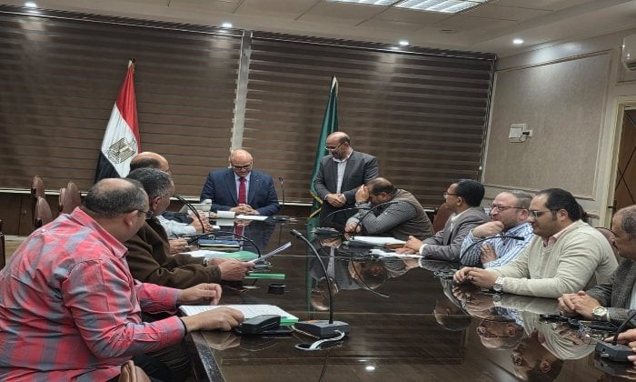 محافظ القليوبية: حملات مكثفة للرقابة على محطات الوقود والمواقف للتأكد من الإلتزام بالتعريفة الجديدة محافظ القليوبية: حملات مكثفة للرقابة على محطات الوقود والمواقف للتأكد من الإلتزام بالتعريفة الجديدة