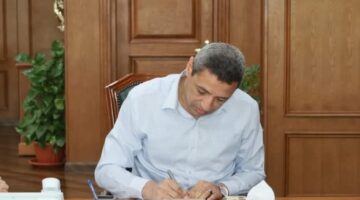 محافظ السويس يعتمد التعريفة الجديدة لسيارات الأجرة للخطوط الداخلية والخارجية
