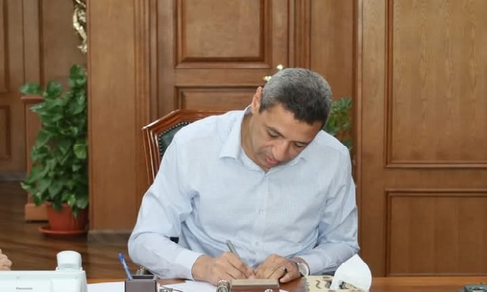 محافظ السويس يعتمد التعريفة الجديدة لسيارات الأجرة للخطوط الداخلية والخارجية محافظ السويس يعتمد التعريفة الجديدة لسيارات الأجرة للخطوط الداخلية والخارجية