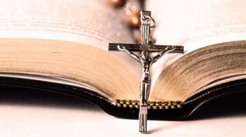 الكنائس تحتفل بجمعة ختام الصوم بصلوات التوبة والميطانيات استعدادًا لأسبوع الآلام